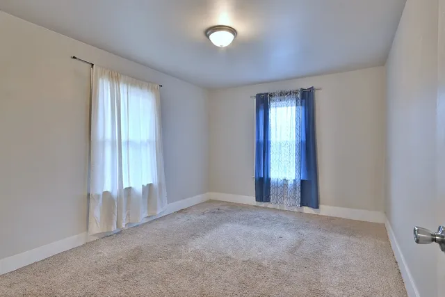 $250,000 | 528 Woodlawn Avenue, Aurora, IL 60506