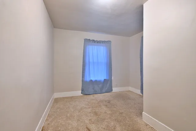 $250,000 | 528 Woodlawn Avenue, Aurora, IL 60506