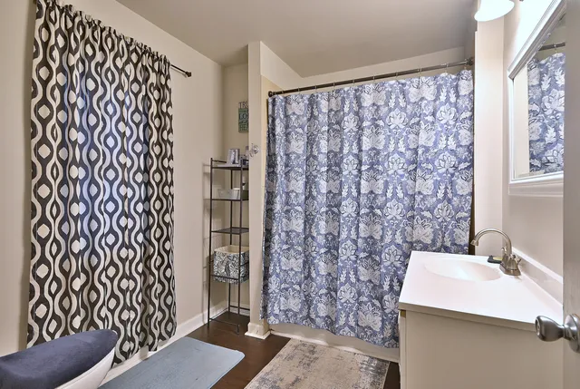 $250,000 | 528 Woodlawn Avenue, Aurora, IL 60506