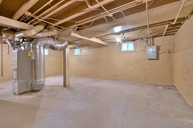 $250,000 | 528 Woodlawn Avenue, Aurora, IL 60506