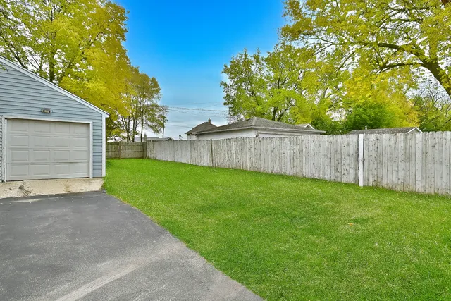 $250,000 | 528 Woodlawn Avenue, Aurora, IL 60506