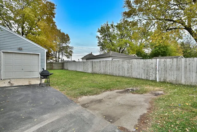 $250,000 | 528 Woodlawn Avenue, Aurora, IL 60506