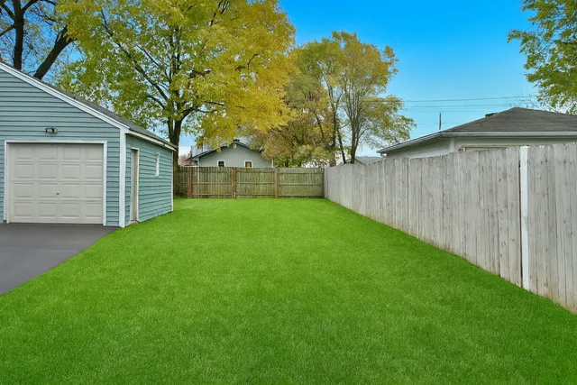 $250,000 | 528 Woodlawn Avenue, Aurora, IL 60506