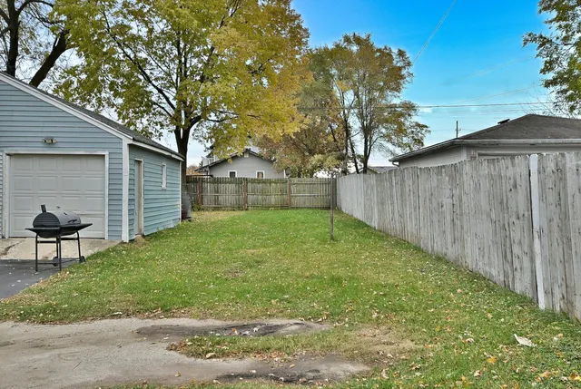 $250,000 | 528 Woodlawn Avenue, Aurora, IL 60506