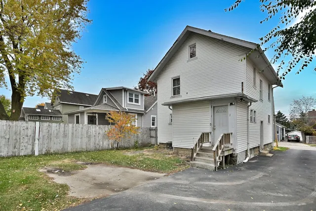 $250,000 | 528 Woodlawn Avenue, Aurora, IL 60506