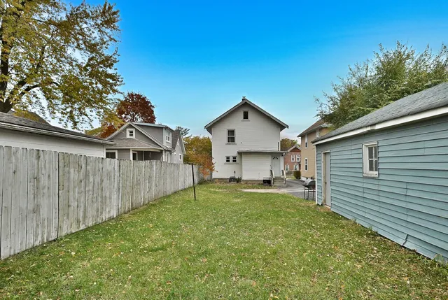 $250,000 | 528 Woodlawn Avenue, Aurora, IL 60506