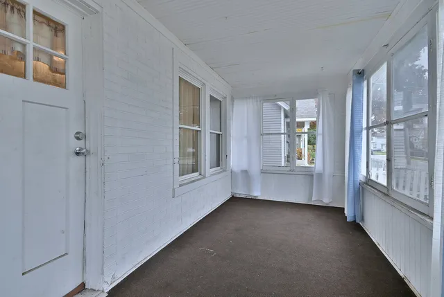 $250,000 | 528 Woodlawn Avenue, Aurora, IL 60506