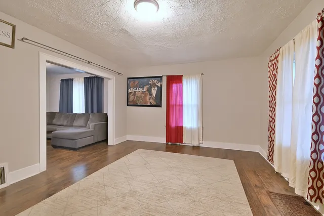 $250,000 | 528 Woodlawn Avenue, Aurora, IL 60506