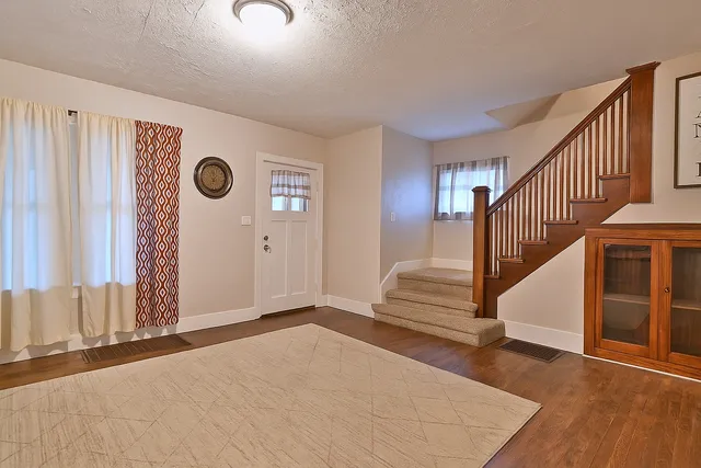 $250,000 | 528 Woodlawn Avenue, Aurora, IL 60506