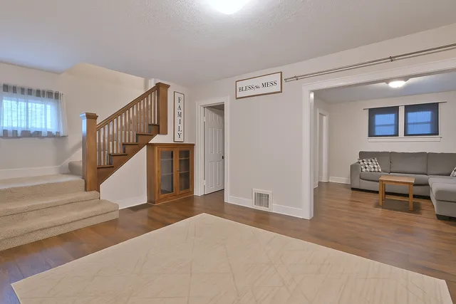 $250,000 | 528 Woodlawn Avenue, Aurora, IL 60506