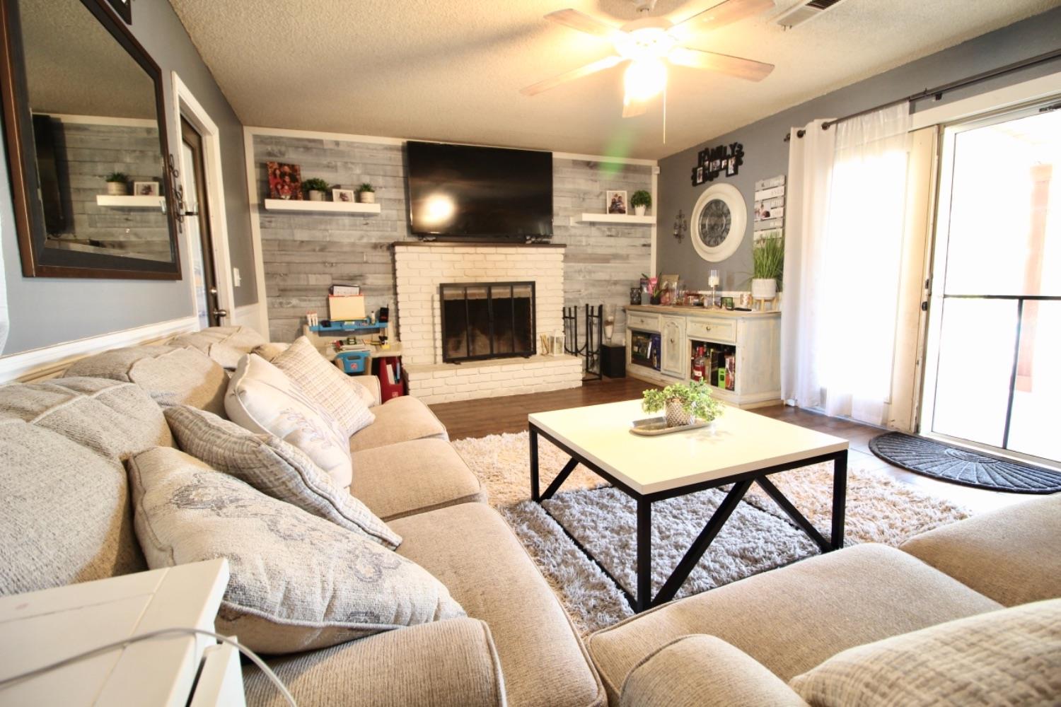 17866 Rodeo Drive Madera, CA 93638 - Photo 6 of 31 Gallery Image 6