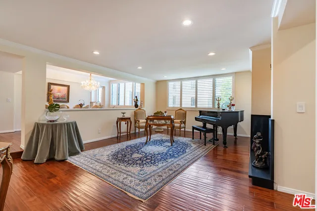 $899,999 | 14521 Benefit Street, Unit 207, Sherman Oaks, CA 91403