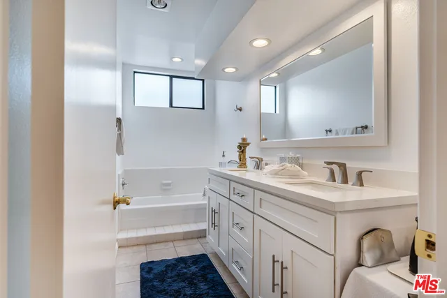 $899,999 | 14521 Benefit Street, Unit 207, Sherman Oaks, CA 91403