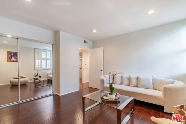 $899,999 | 14521 Benefit Street, Unit 207, Sherman Oaks, CA 91403