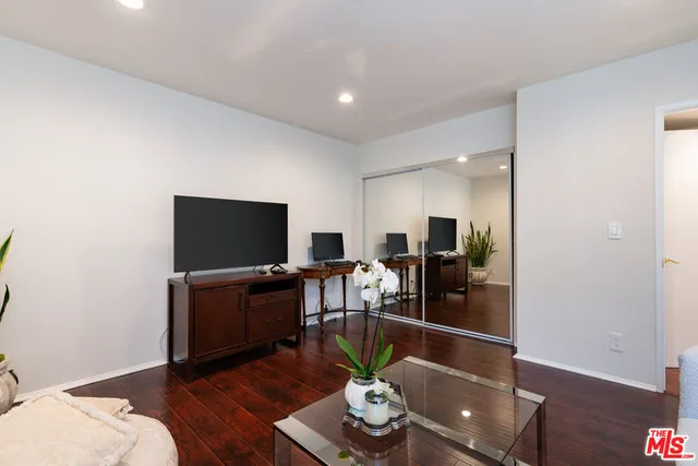 $899,999 | 14521 Benefit Street, Unit 207, Sherman Oaks, CA 91403