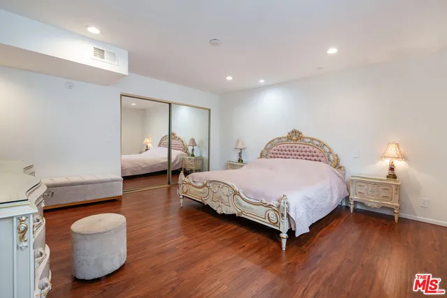 $899,999 | 14521 Benefit Street, Unit 207, Sherman Oaks, CA 91403