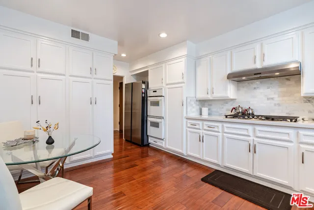 $899,999 | 14521 Benefit Street, Unit 207, Sherman Oaks, CA 91403