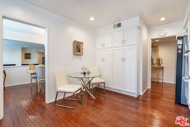 $899,999 | 14521 Benefit Street, Unit 207, Sherman Oaks, CA 91403