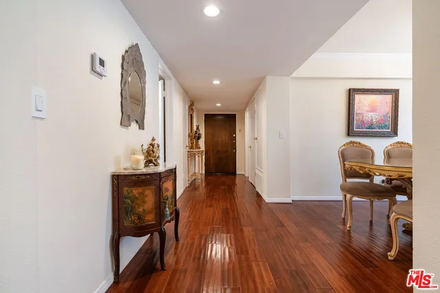 $899,999 | 14521 Benefit Street, Unit 207, Sherman Oaks, CA 91403