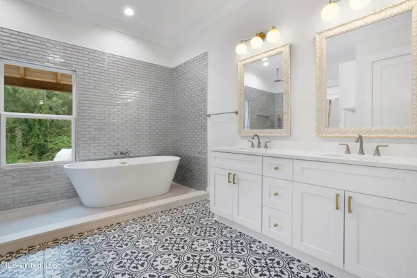 $1,295,000 | 1180 Iola Road, Ocean Springs, MS 39564