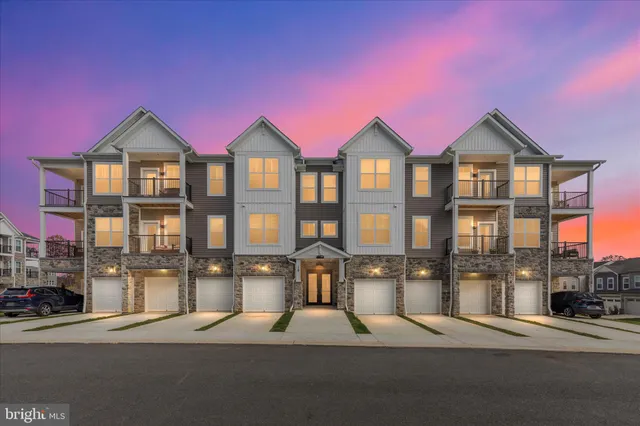 $474,900 | 19 Artemisia Way, Unit 301, Stafford, VA 22554