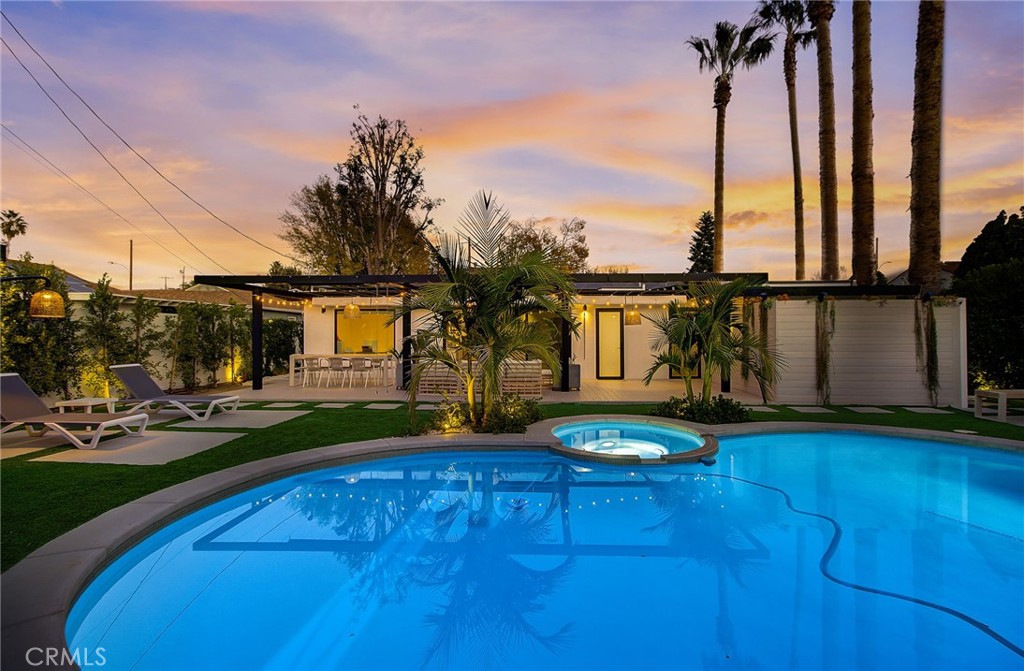 8161 Encino Avenue Northridge, CA 91325 - Photo 17 of 72