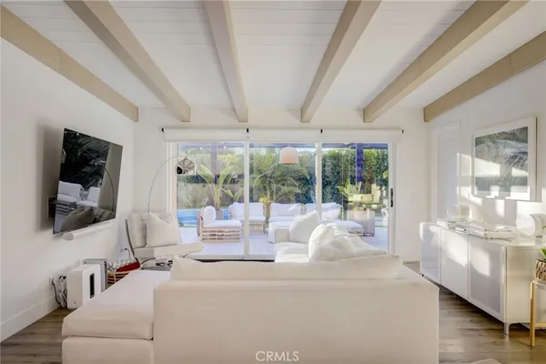 $8,000 | 8161 Encino Avenue, Northridge, CA 91325