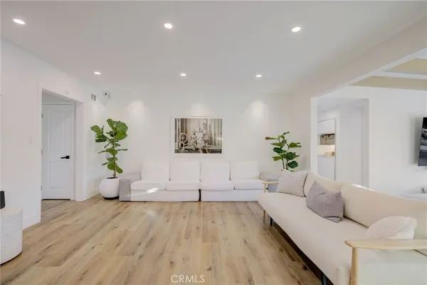 $8,000 | 8161 Encino Avenue, Northridge, CA 91325