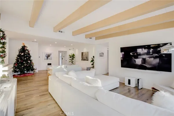 $8,000 | 8161 Encino Avenue, Northridge, CA 91325