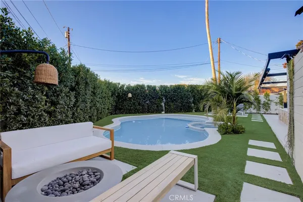 $8,000 | 8161 Encino Avenue, Northridge, CA 91325