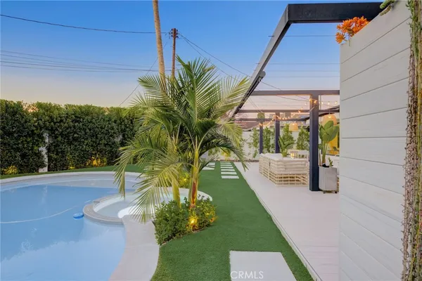 $8,000 | 8161 Encino Avenue, Northridge, CA 91325