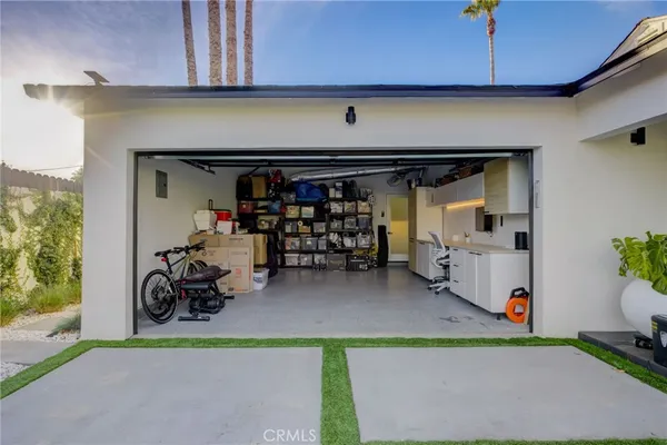 $8,000 | 8161 Encino Avenue, Northridge, CA 91325