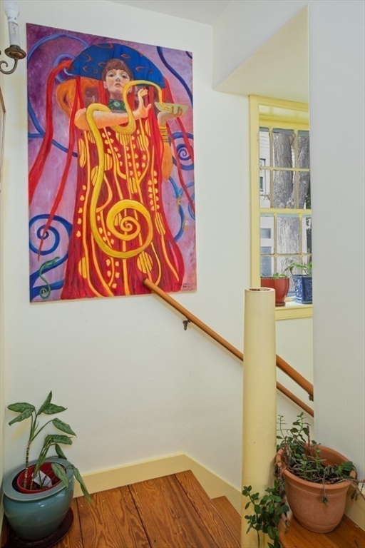 16 Pine Street Gloucester, MA 01930 - Photo 31 of 42 a room with a book shelf