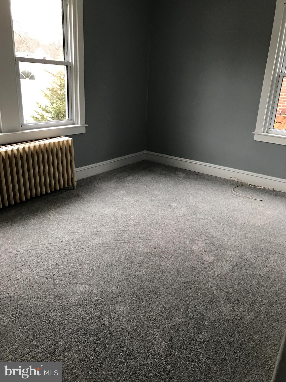 33 Wayne Avenue Springfield, PA 19064 - Photo 20 of 27 Master bedroom Gray Painted wall and new Carpet