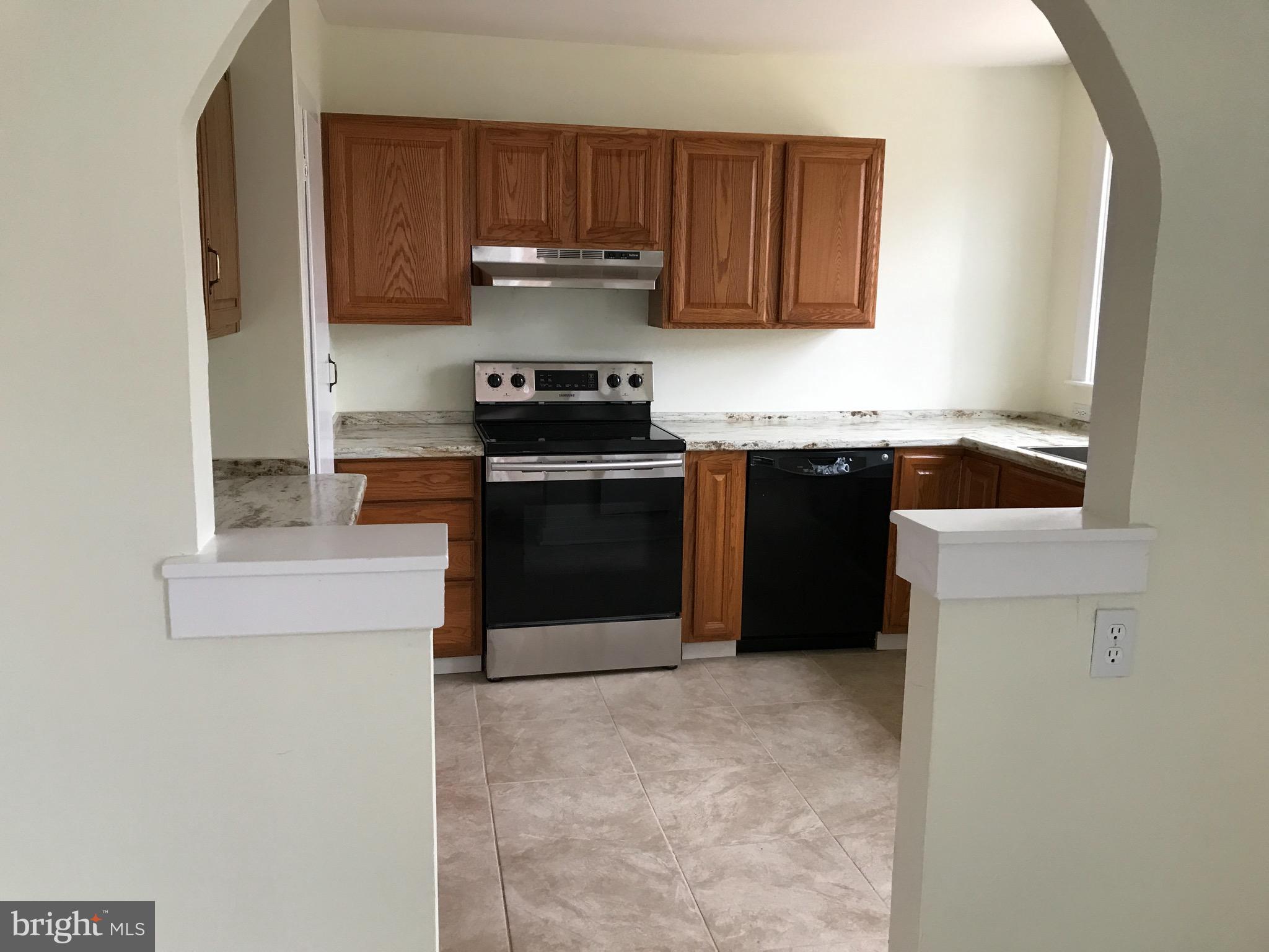 33 Wayne Avenue Springfield, PA 19064 - Photo 6 of 27 looking from Breakfast room into Kitchen