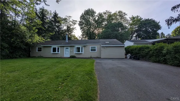 $2,400 | 15 Wexford Road, De Witt, NY 13214