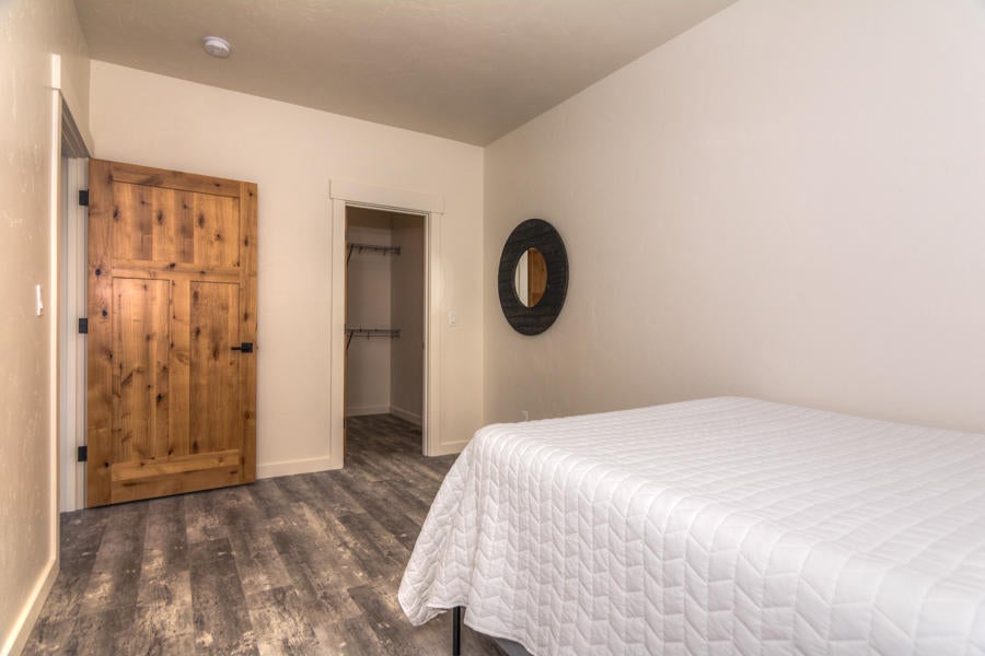 704 Southwest 15th Street Redmond, OR 97756 - Photo 23 of 31 15th St SW 704 (24 of 32)