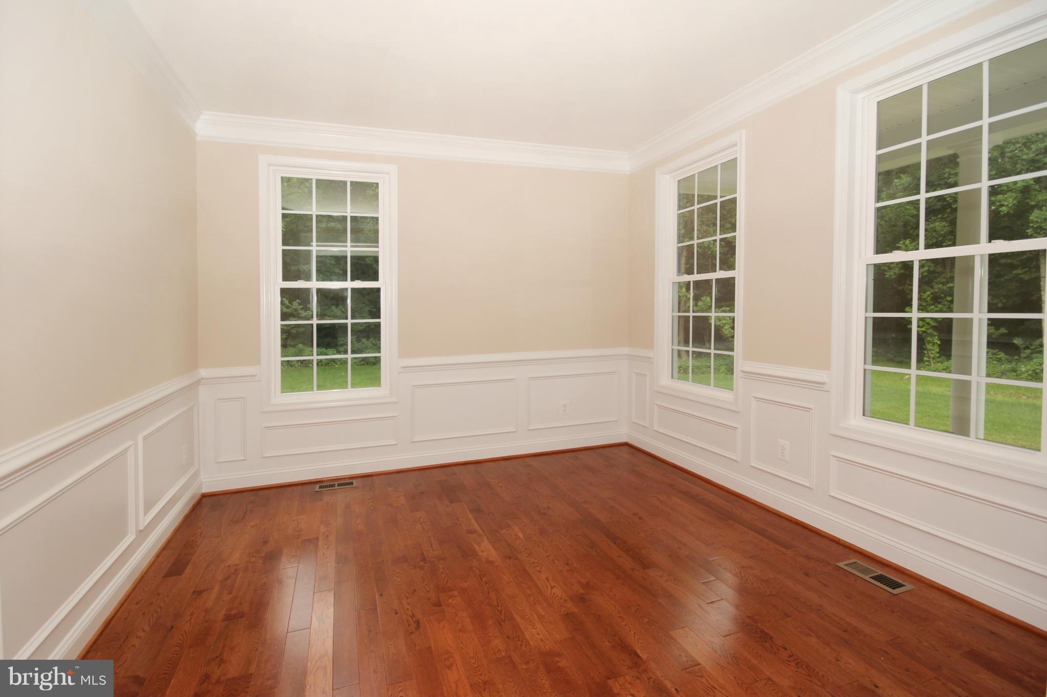 9421 Rogues Road Midland, VA 22728 - Photo 4 of 30 Living Room
