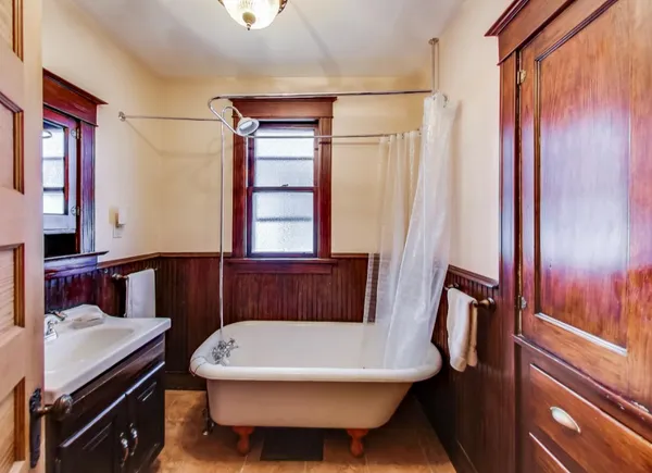 $3,800 | 804 South Grove Avenue, Oak Park, IL 60304