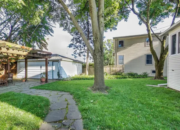 $3,800 | 804 South Grove Avenue, Oak Park, IL 60304