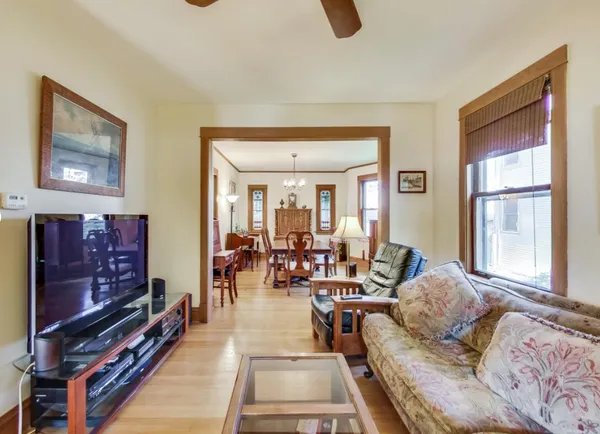 $3,800 | 804 South Grove Avenue, Oak Park, IL 60304