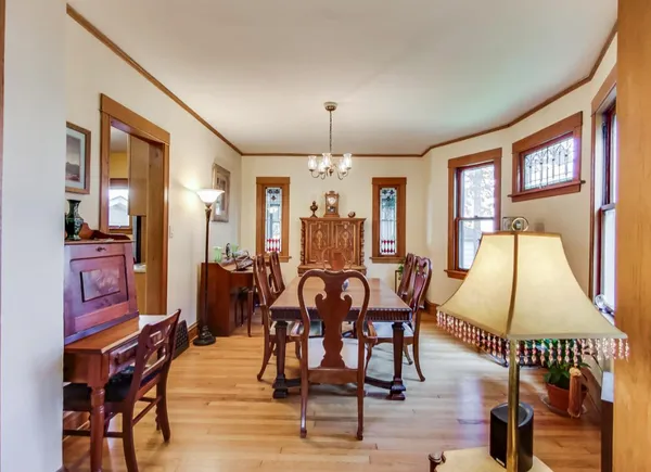 $3,800 | 804 South Grove Avenue, Oak Park, IL 60304