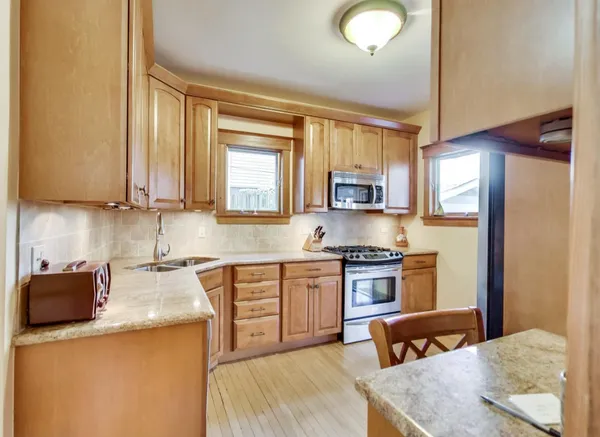 $3,800 | 804 South Grove Avenue, Oak Park, IL 60304