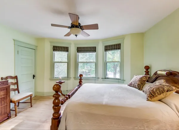 $3,800 | 804 South Grove Avenue, Oak Park, IL 60304