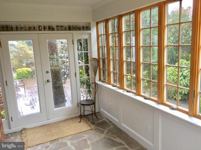 7005 Kenleigh Road Baltimore, MD 21212 - Photo 11 of 29 Sunroom / Office