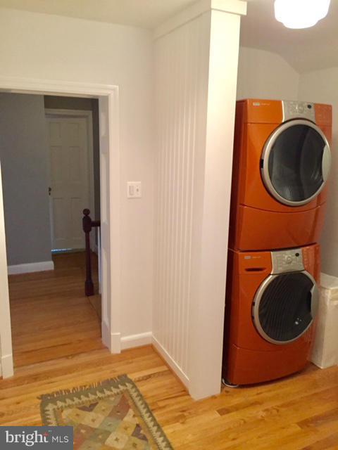 7005 Kenleigh Road Baltimore, MD 21212 - Photo 15 of 29 Upstairs Hallway / Laundry