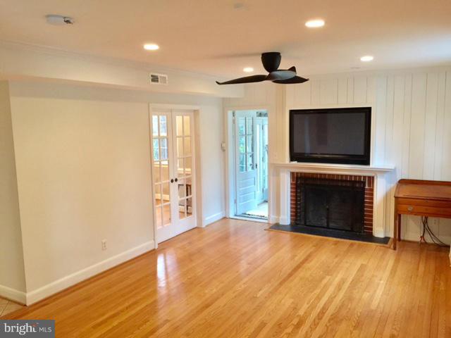 7005 Kenleigh Road Baltimore, MD 21212 - Photo 8 of 29 Family Room / Living Room