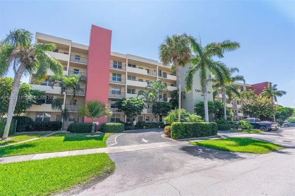 $179,900 | 2400 Northeast 10th Street, Unit 210, Pompano Beach, FL 33062
