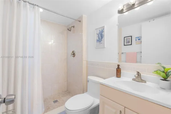 $179,900 | 2400 Northeast 10th Street, Unit 210, Pompano Beach, FL 33062