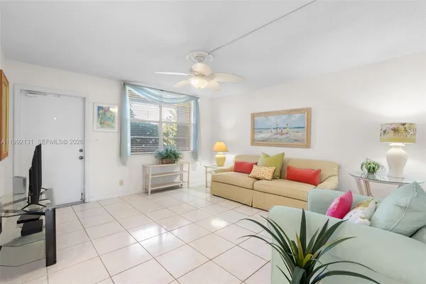 $179,900 | 2400 Northeast 10th Street, Unit 210, Pompano Beach, FL 33062
